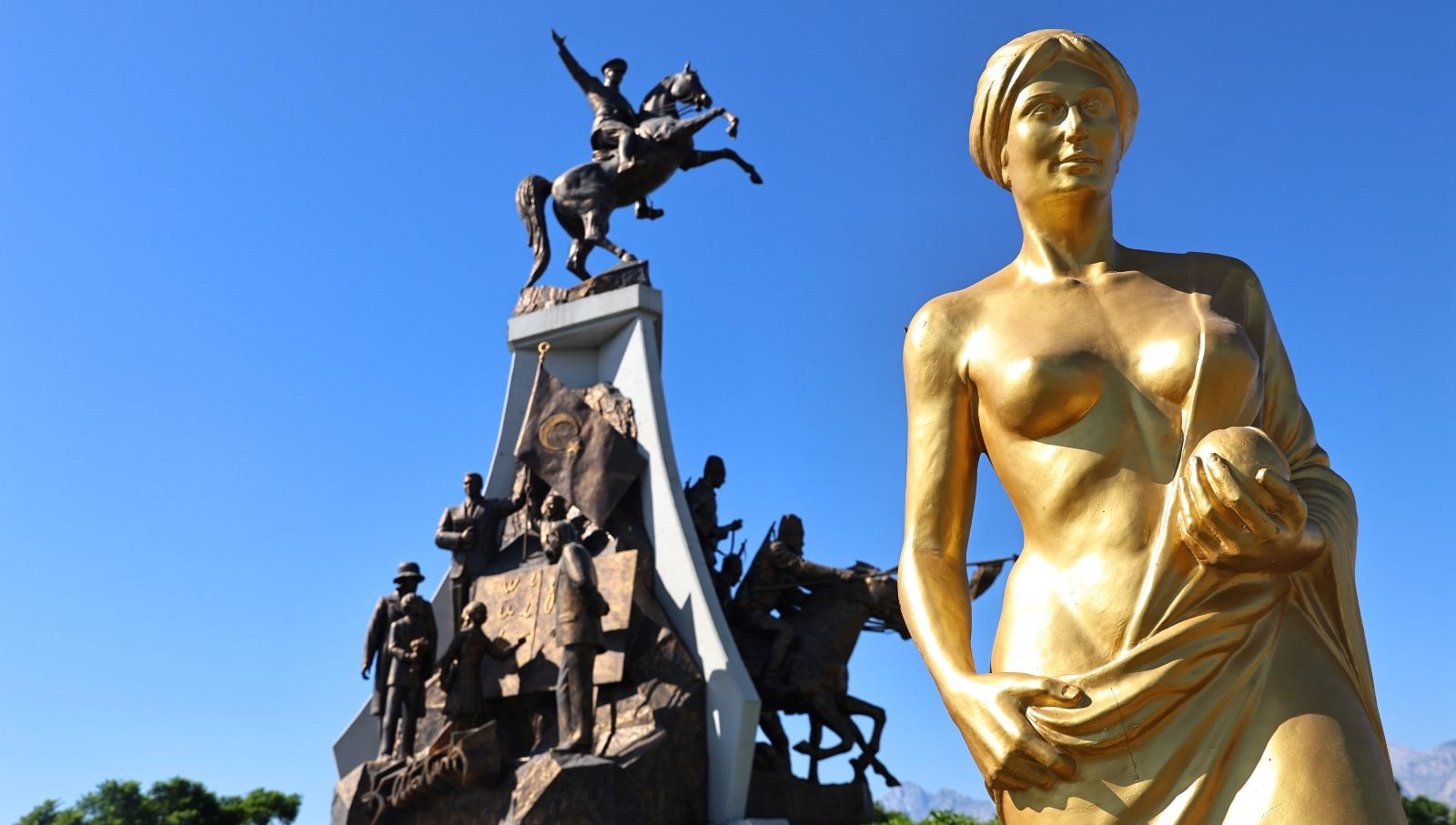 altin portakalfilm festivaline geri sayim62nci yila ozel 62 heykel bKInRT3m