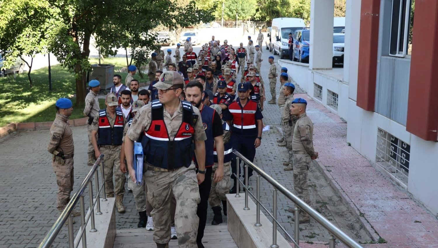 kayip kuzenler sorusturmasinda 2 yil sonra yeni operasyon 5 kisi tutuklandi eKNiscWx