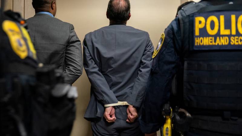 new yorkta gocmenlik ve gumruk muhafaza dairesi karsiti protesto 11 demokrat yetkilinin de aralarinda bulundugu 70 kisiye gozalti qp3hKdr3