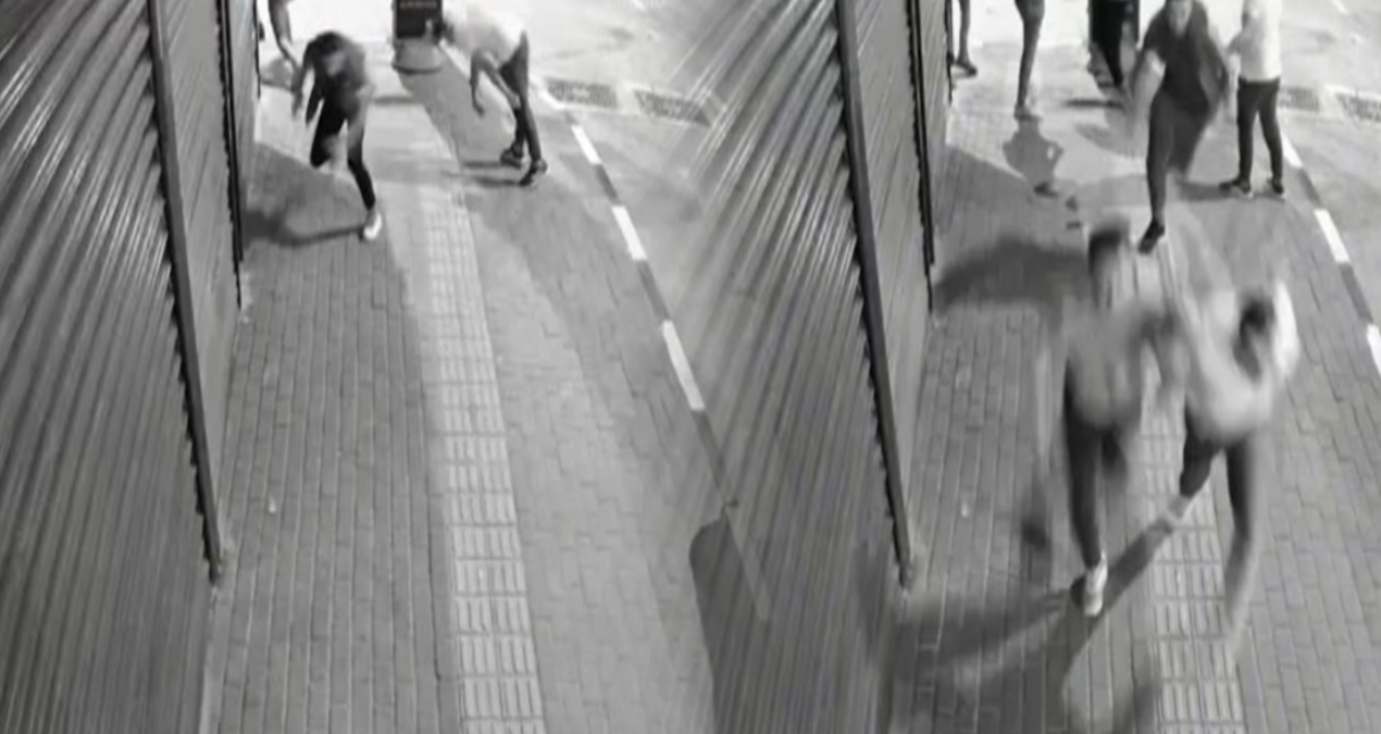 tartistigi kisiyi basindan vurdu dehset anlari kamerada 7jlE85dm