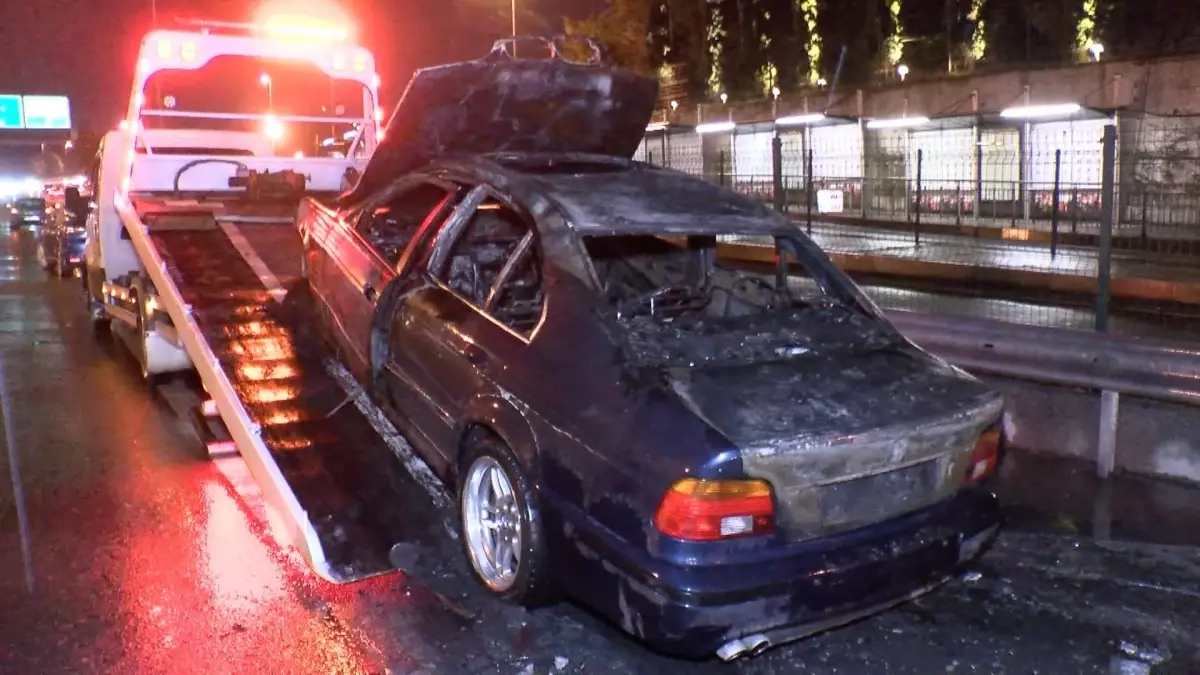 15 temmuz sehitler koprusunde yangin otomobil alev alev yandi XAFicl1I