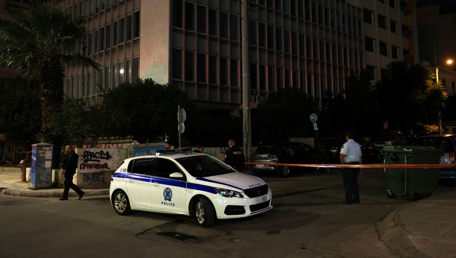 atinada bakanlik binasina piknik tuplu saldiri lYOzGtyp.jpg