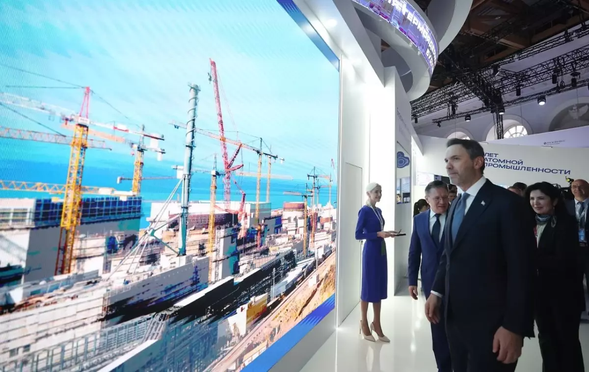 bakan bayraktara nukleer is birligi nisani 76yBBr4C.jpg