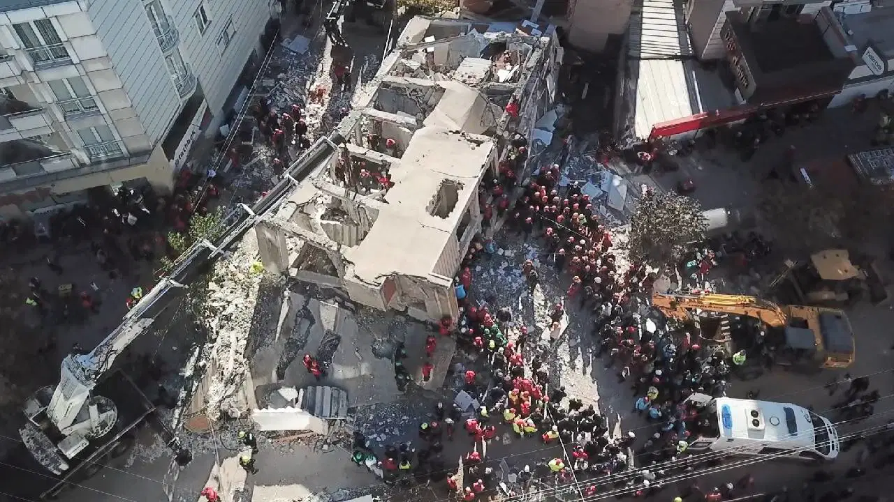 gebzedeki facia goz gore gore gelmis binanin dun cekilen fotograflari ortaya cikti qc8ry3aK.jpg