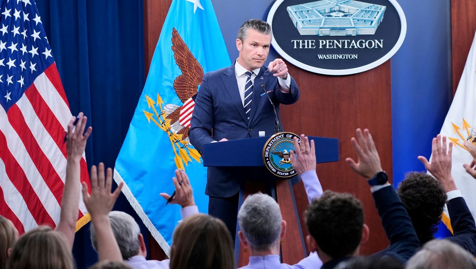 pentagonda muhabir krizi trump yonetimi imza atmayan gazetecileri kovuyor B3jXXUIi.jpg