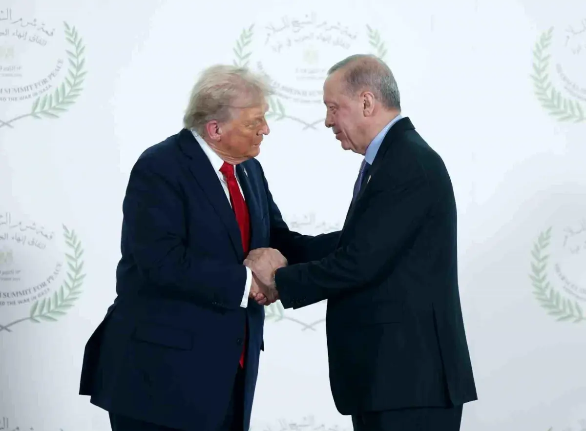 trump gazze baris zirvesinde liderlerle bir araya geldi zvQINORT.jpg