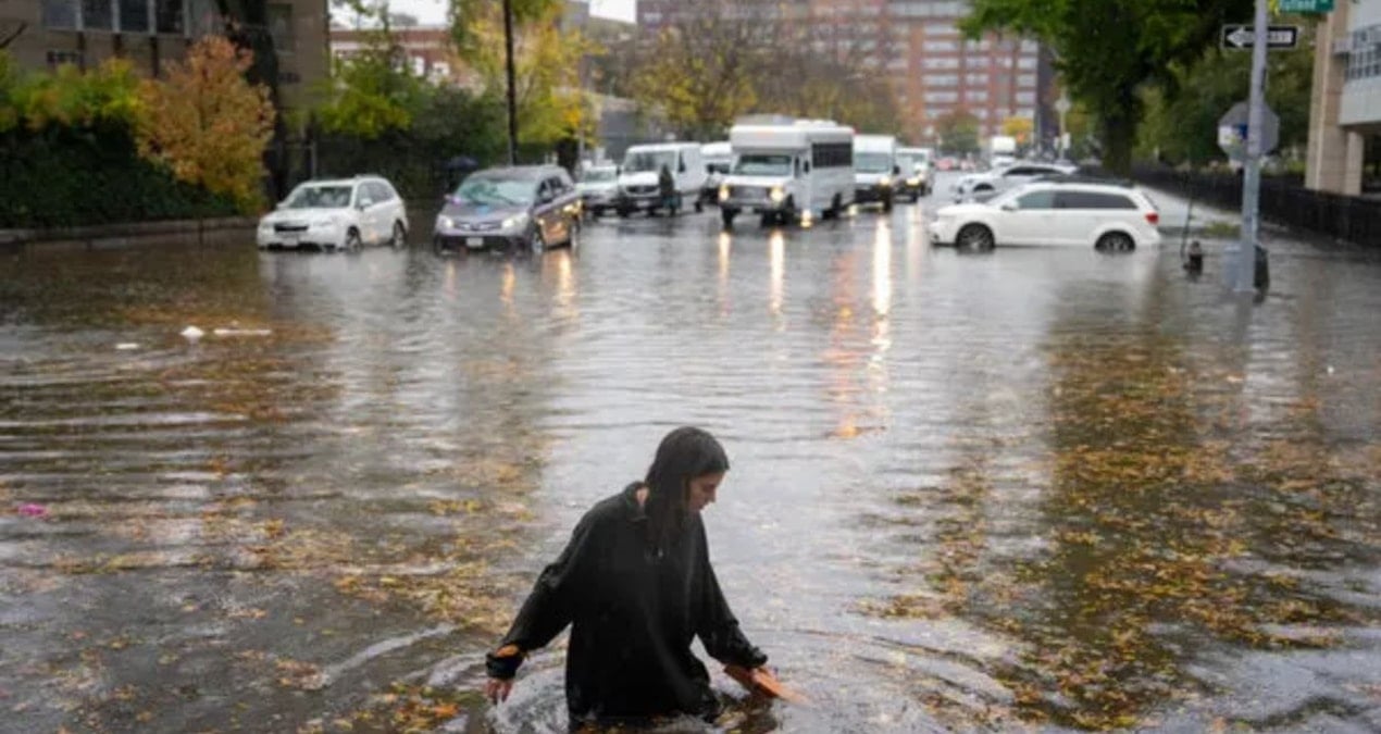 dunyanin kalbi new yorki sellere yenik dustu bodrumdaki cesetleri dalgiclar cikardi cB4Tnv56.jpg