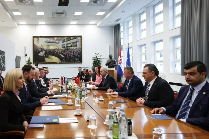 Numan Kurtulmuş, Hırvatistan’da Üç Deniz Zirvesi’nde Temaslar Gerçekleştirdi