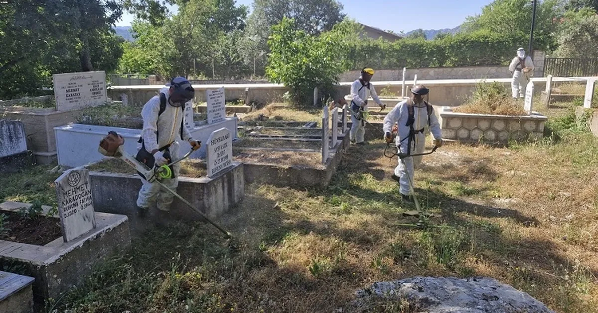 Antalya Büyükşehir ekiplerinden ilçe mezarlıklarında çalışma Antalya buyuksehir ekiplerinden ilce mezarliklarinda calisma KbyAWqVX