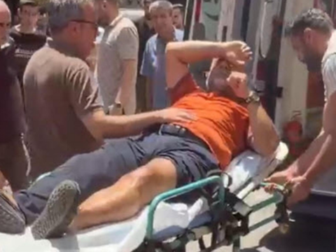 Izmirde husumetliler arasinda silahli kavga bacagindan vurulan kisi yaralandi NRi7Xd2r