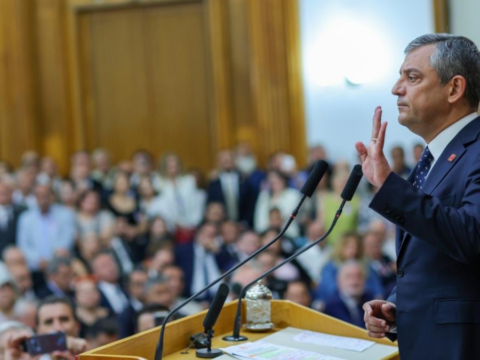 Yeni parti icin mecliste gece yarisi toplantisi kritik kararlar alinacak cHuImpUg