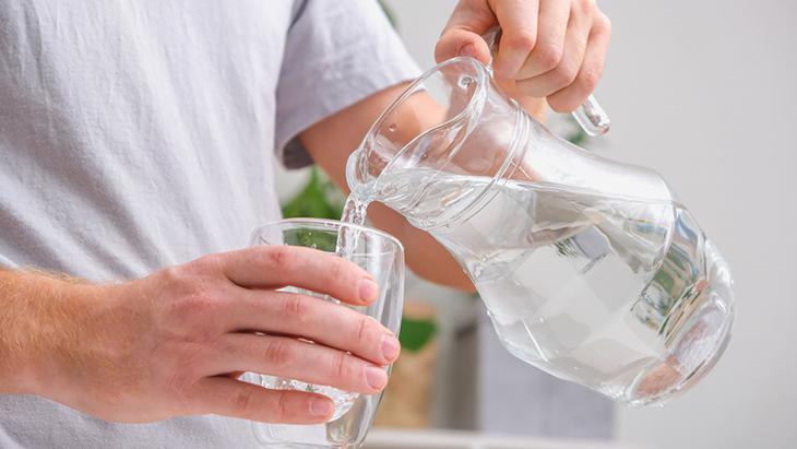 “Günde 3 litre su şart” efsanesi çöktü! İşte aşırı su tüketiminin gizli riski